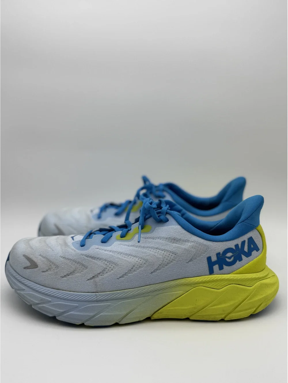 Hoka One One Men's Arahi 6 Running Shoes Size 10D White Blue Yellow